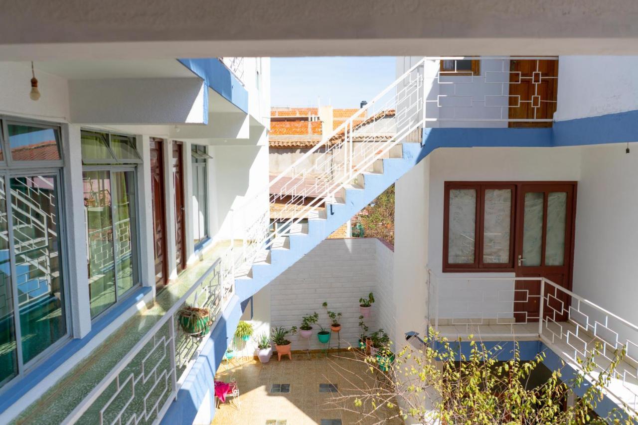 Hostal Zeballos Tarija Bagian luar foto