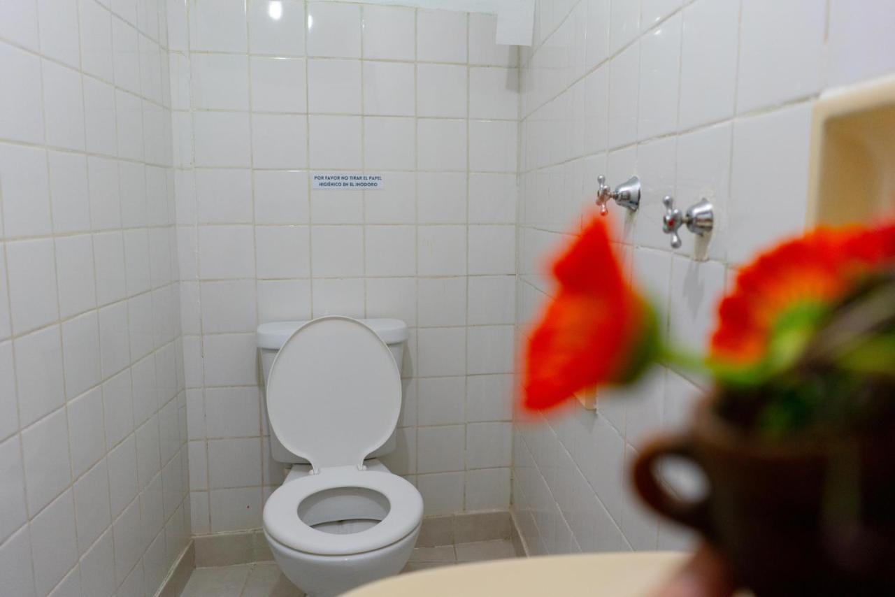 Hostal Zeballos Tarija Bagian luar foto