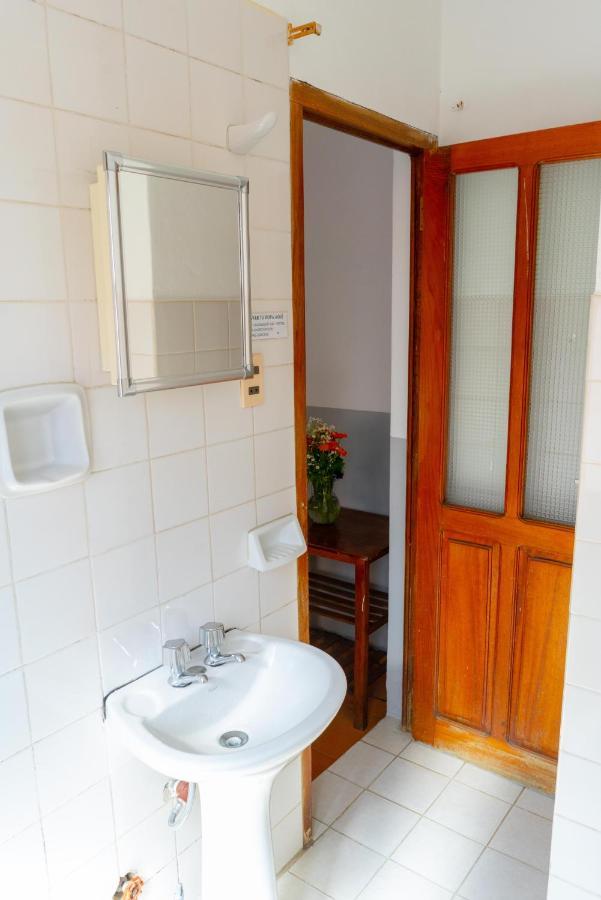 Hostal Zeballos Tarija Bagian luar foto